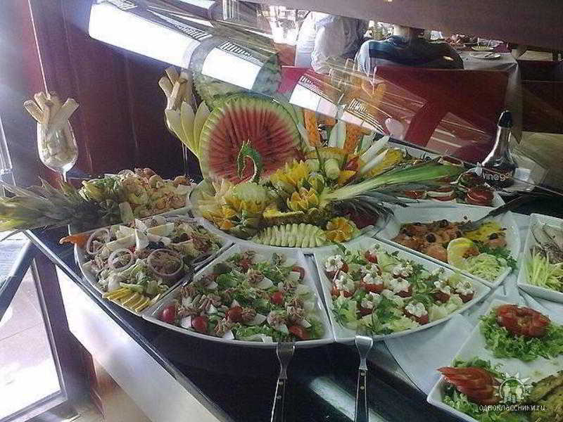 The Crescent Beach Hotel Bakoe Buitenkant foto