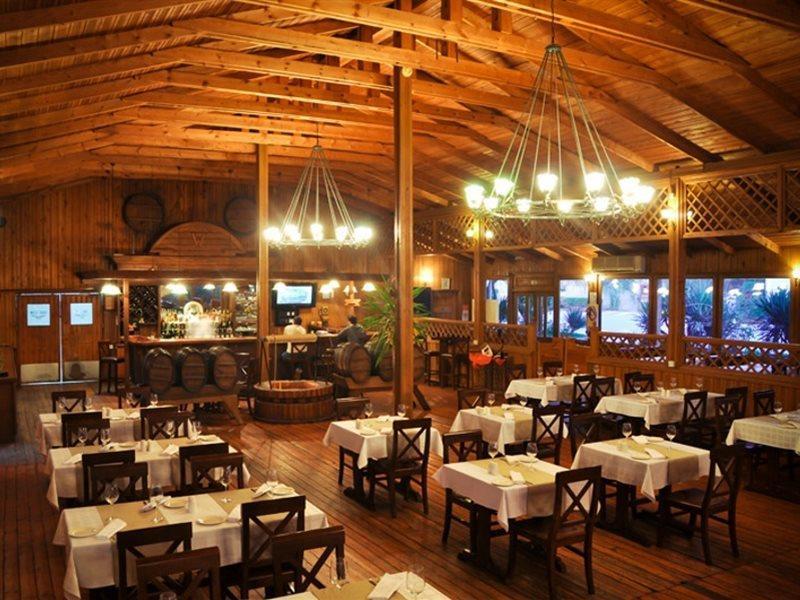 The Crescent Beach Hotel Bakoe Buitenkant foto