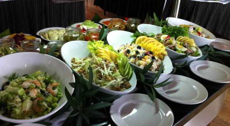The Crescent Beach Hotel Bakoe Buitenkant foto