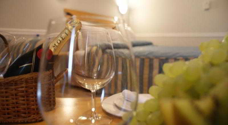 The Crescent Beach Hotel Bakoe Buitenkant foto