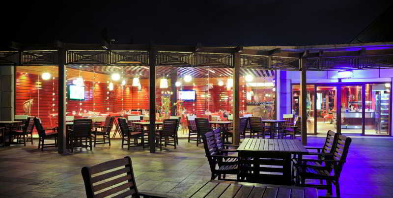 The Crescent Beach Hotel Bakoe Buitenkant foto