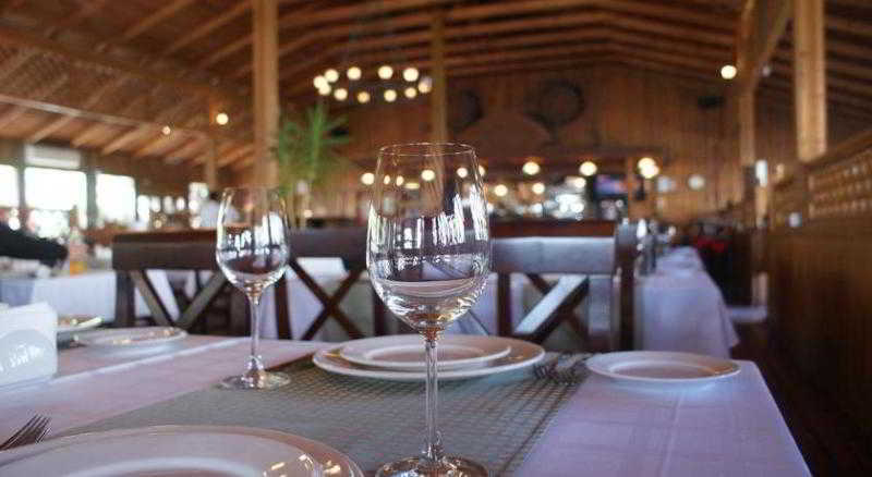 The Crescent Beach Hotel Bakoe Buitenkant foto